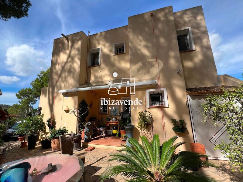 6 bedroom Villa for sale