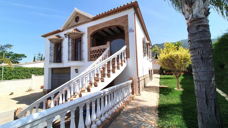 Villa for sale in Alhaurin el Grande, Málaga