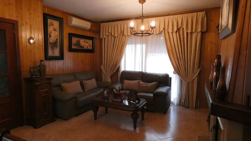 4 slaapkamer Gezinswoning Te koop