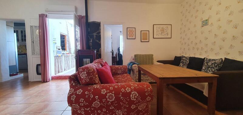 6 bedroom Townhouse for sale