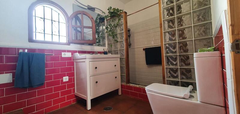 6 bedroom Townhouse for sale