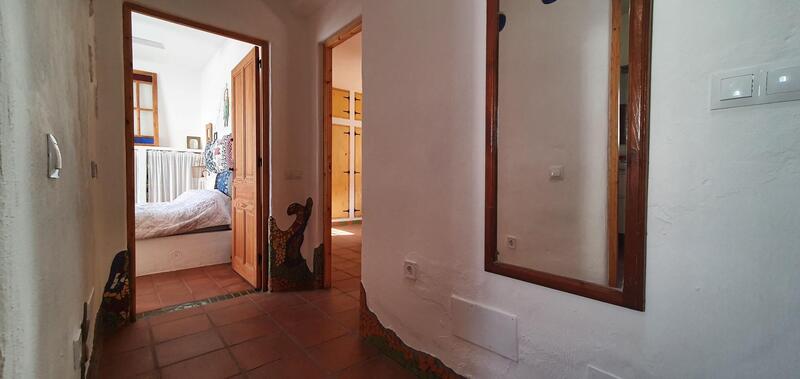6 bedroom Townhouse for sale