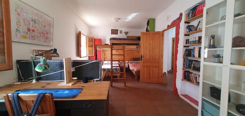 6 bedroom Townhouse for sale