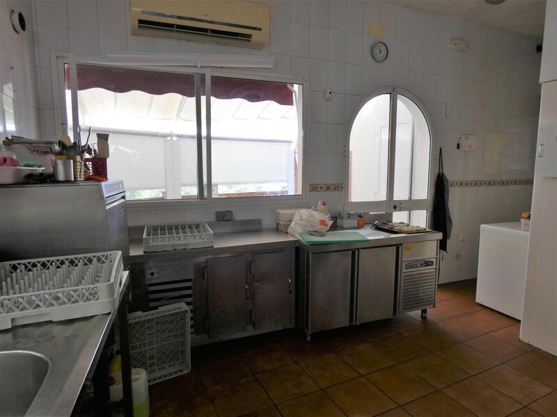 11 chambre Local Commercial à vendre