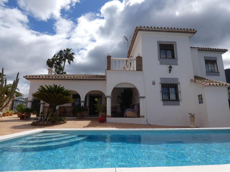 4 bedroom Villa for sale in Alhaurin el Grande, Málaga