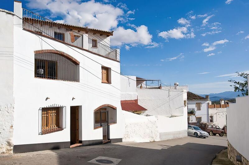 Townhouse for sale in Alozaina, Málaga