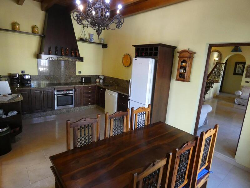 6 bedroom Country House for sale