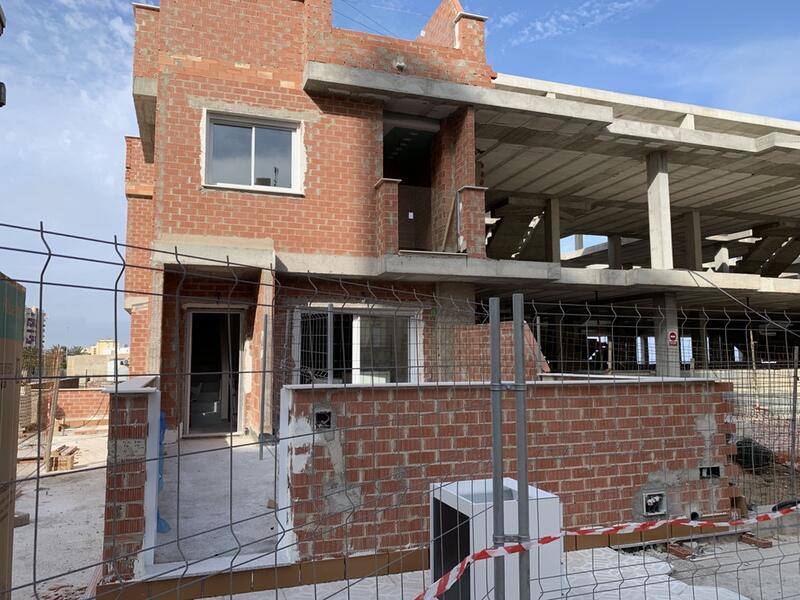 2 bedroom Townhouse for sale