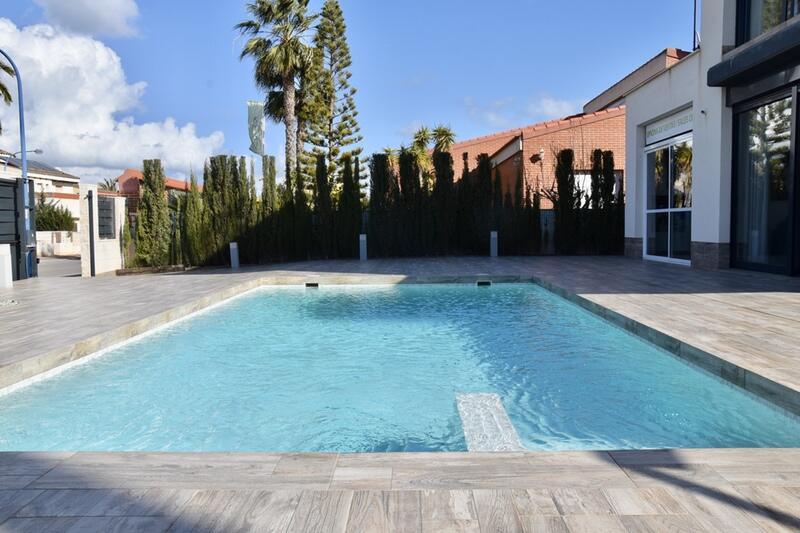 4 Cuarto Villa en venta