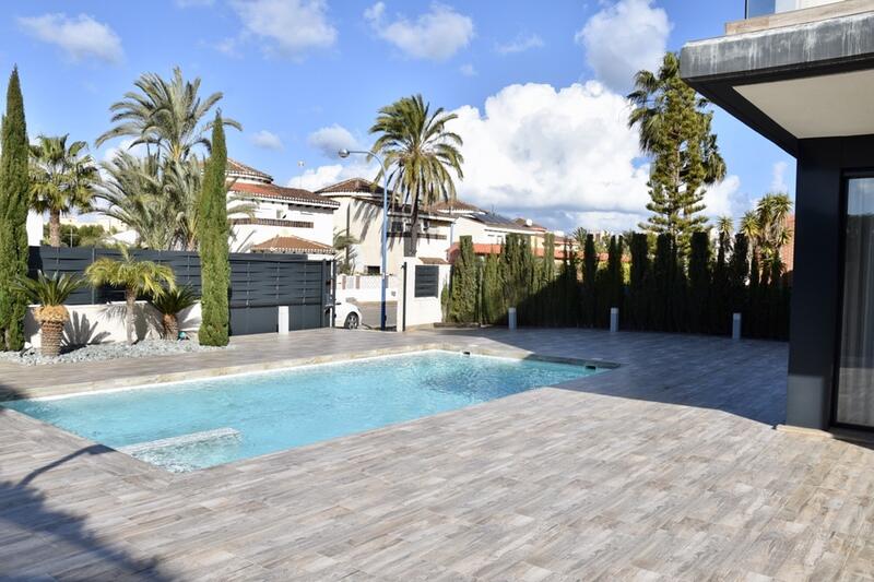 4 Cuarto Villa en venta