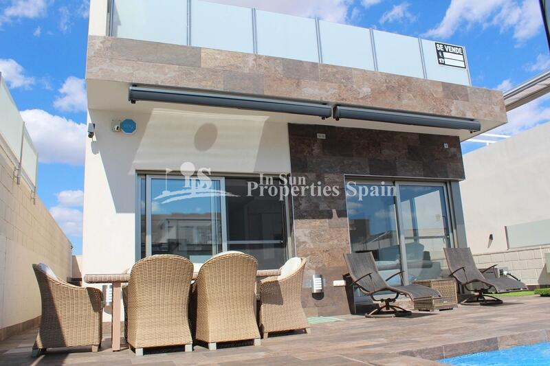 Villa til salg i Orihuela Costa, Alicante