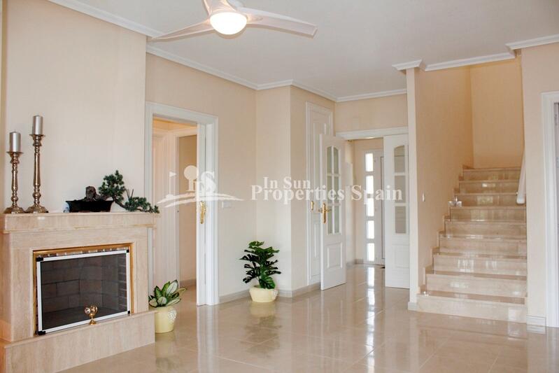 4 Cuarto Villa en venta