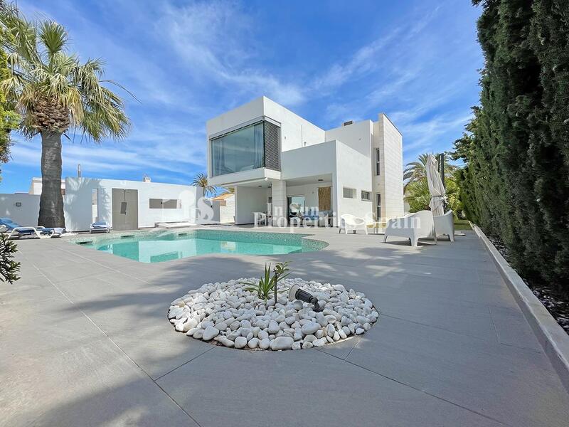 5 bedroom Villa for sale