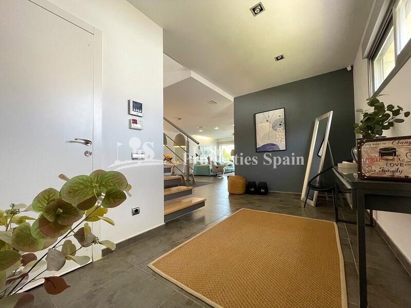 5 bedroom Villa for sale