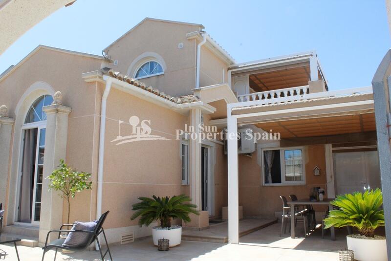 Villa till salu i Torrevieja, Alicante