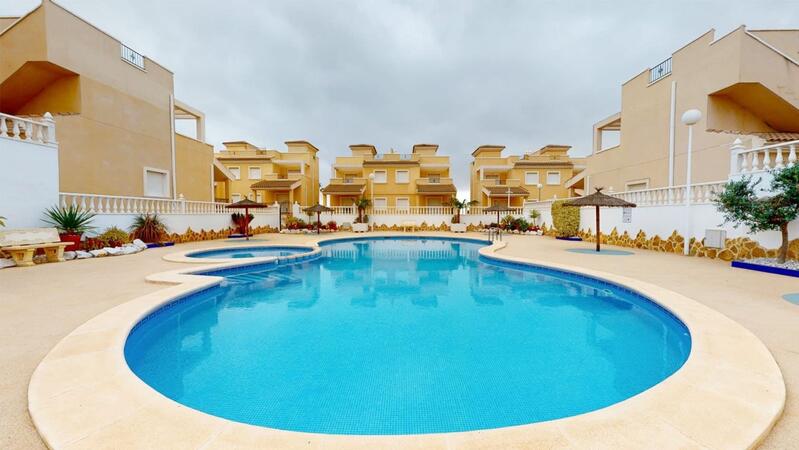 2 bedroom Townhouse for sale