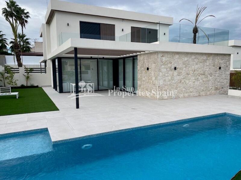 вилла продается в San Miguel de Salinas, Alicante