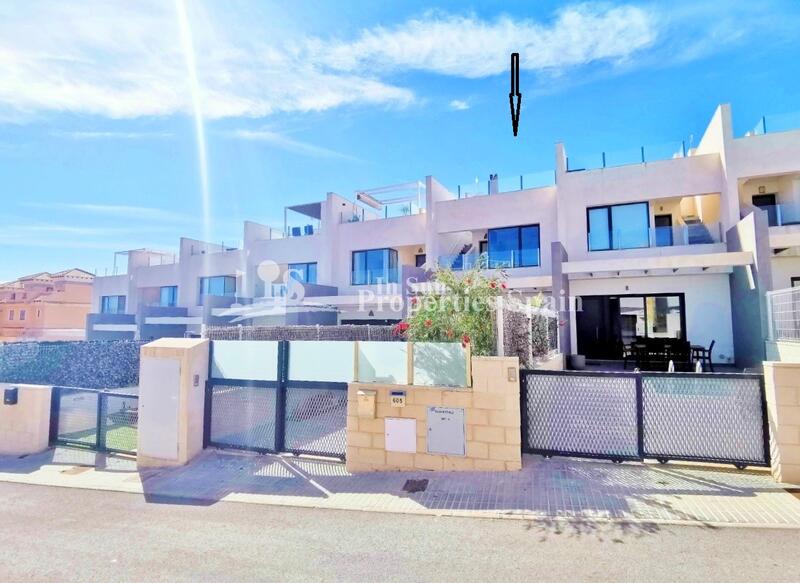 2 bedroom Townhouse for sale
