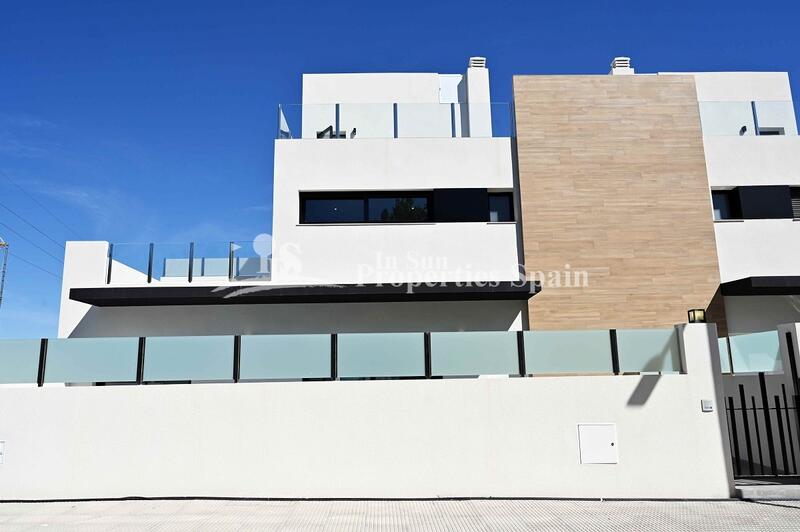 2 bedroom Townhouse for sale