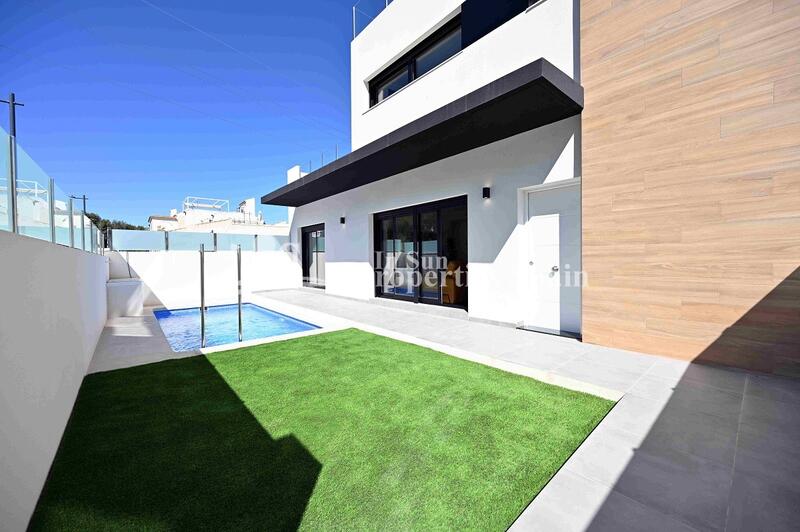 2 bedroom Townhouse for sale