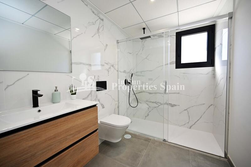 2 bedroom Townhouse for sale