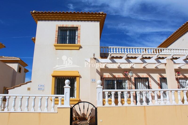 3 bedroom Townhouse for sale