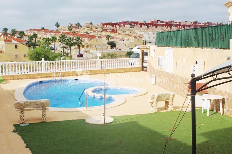 2 bedroom Townhouse for sale