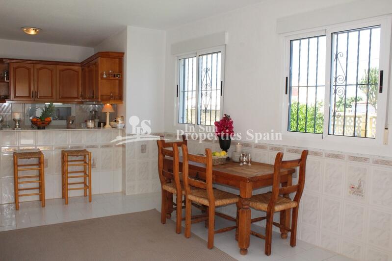 4 bedroom Townhouse for sale
