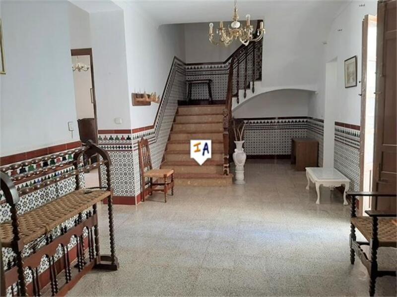 6 bedroom Townhouse for sale