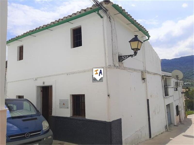 Townhouse for sale in Carcabuey, Córdoba