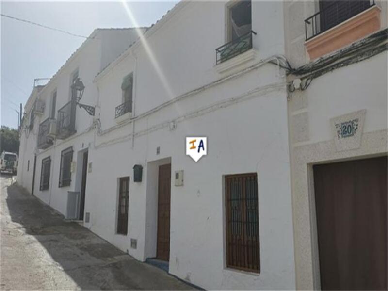 Townhouse for sale in Carcabuey, Córdoba