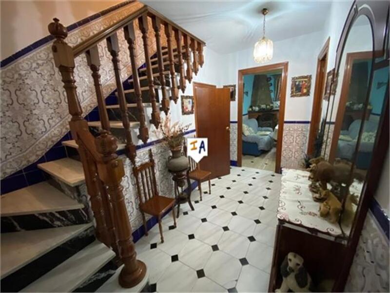 4 bedroom Townhouse for sale