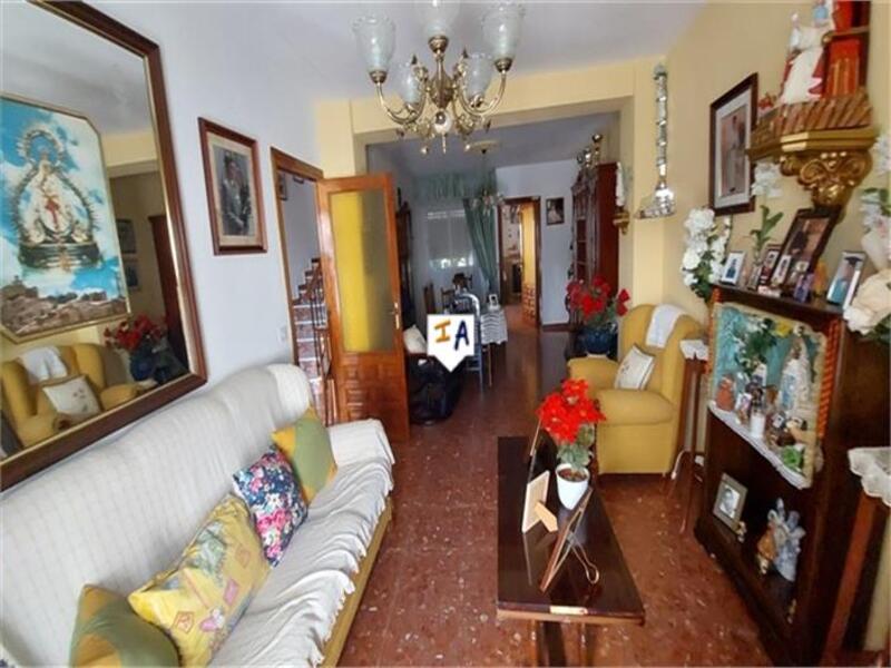 4 bedroom Townhouse for sale