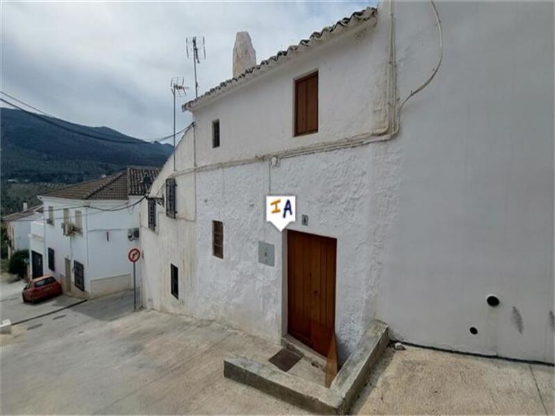 Townhouse for sale in Carcabuey, Córdoba