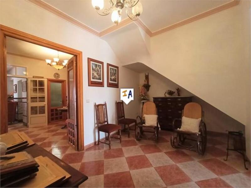 4 bedroom Townhouse for sale