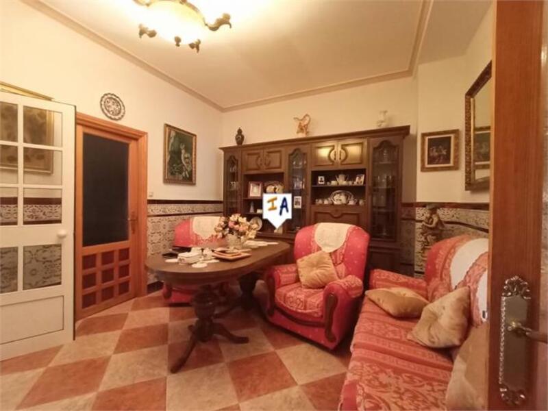 4 спальная комната городская тюрьма продается