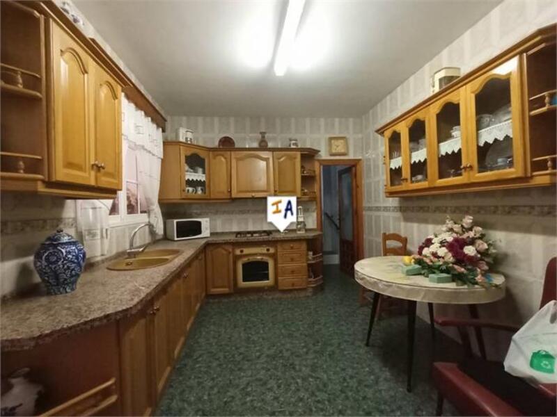 4 спальная комната городская тюрьма продается