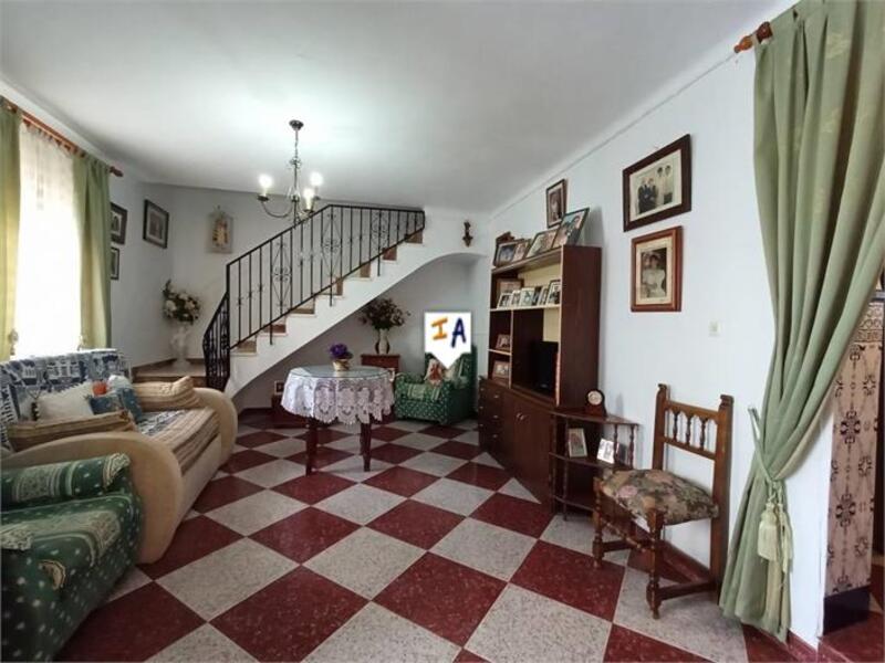 5 bedroom Townhouse for sale