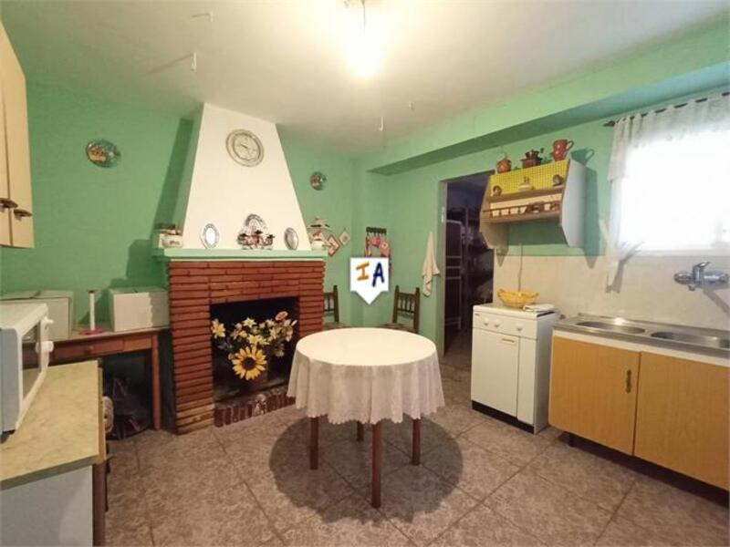 5 bedroom Townhouse for sale