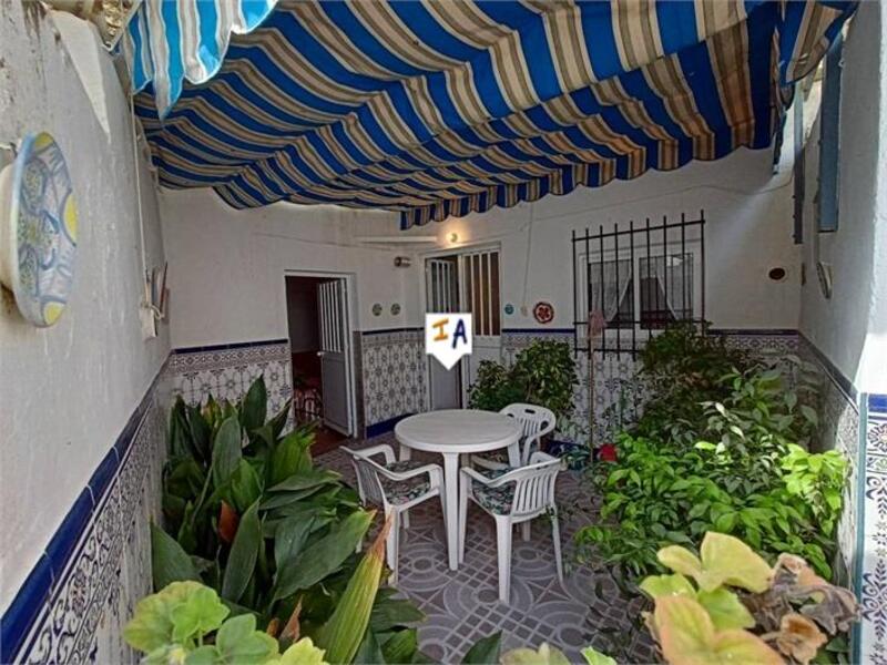 5 bedroom Townhouse for sale