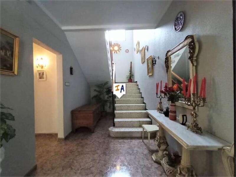 6 bedroom Townhouse for sale