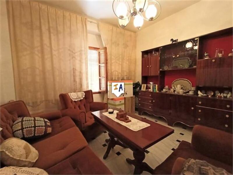 6 bedroom Townhouse for sale