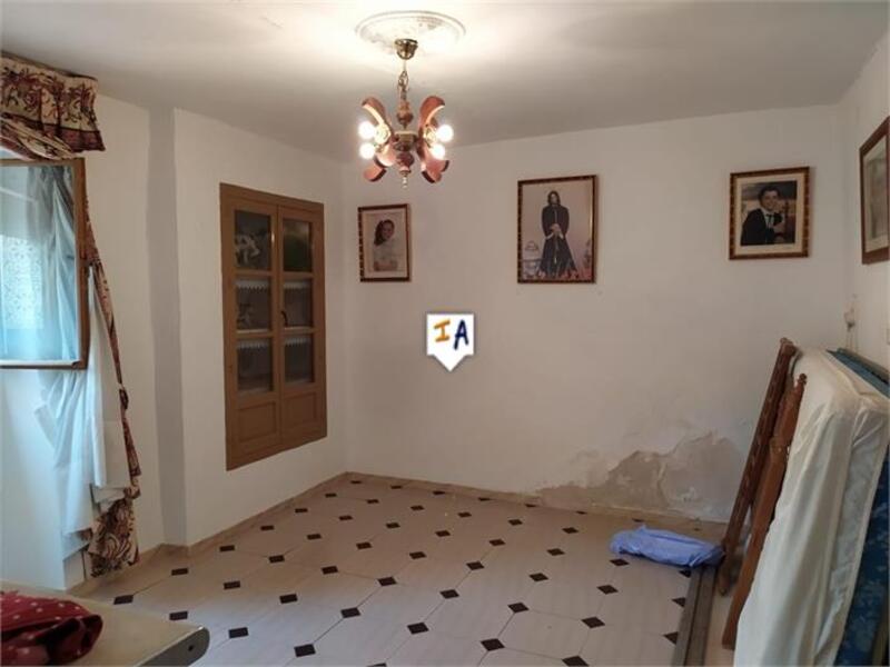 6 bedroom Townhouse for sale