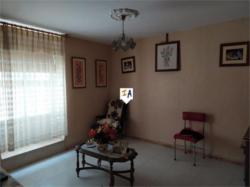 6 bedroom Townhouse for sale