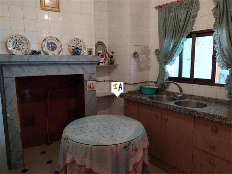 6 bedroom Townhouse for sale