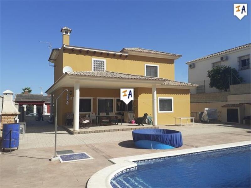 Villa for sale in Puente Genil, Córdoba