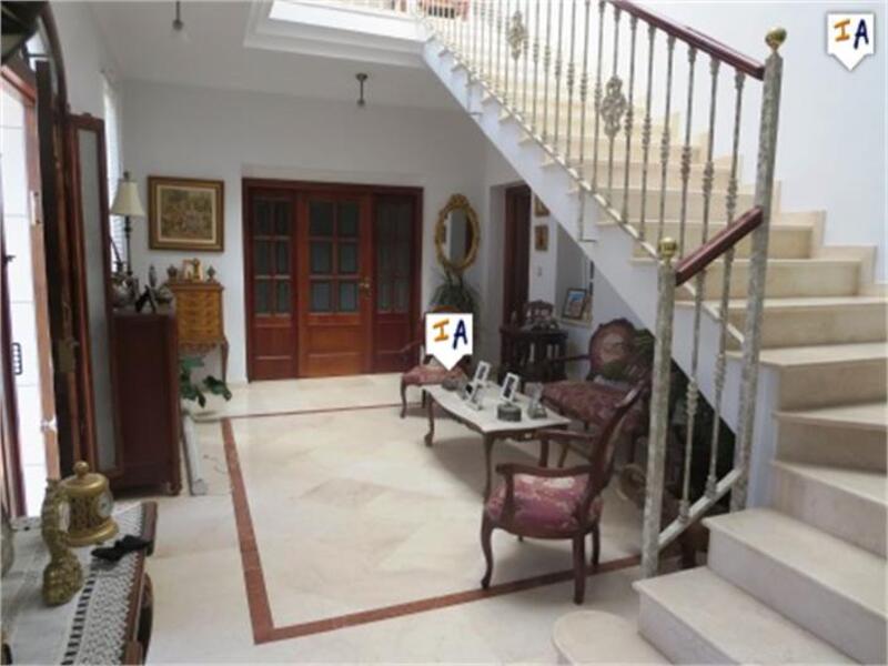 5 bedroom Townhouse for sale