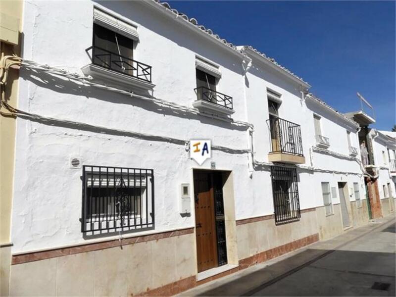 Townhouse for sale in Carcabuey, Córdoba