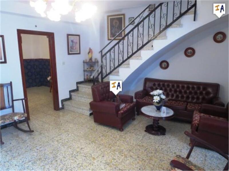 7 bedroom Townhouse for sale