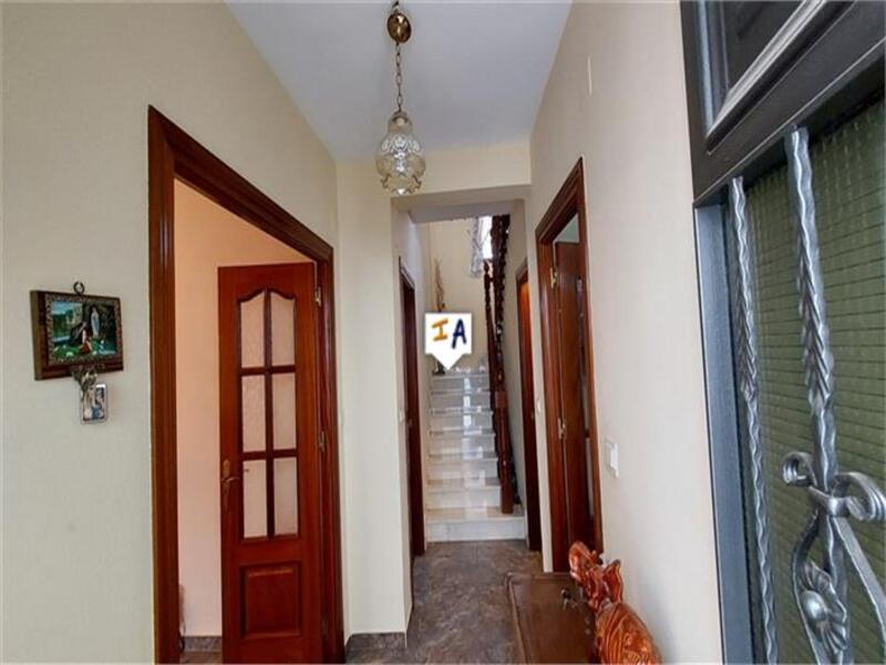 4 bedroom Townhouse for sale